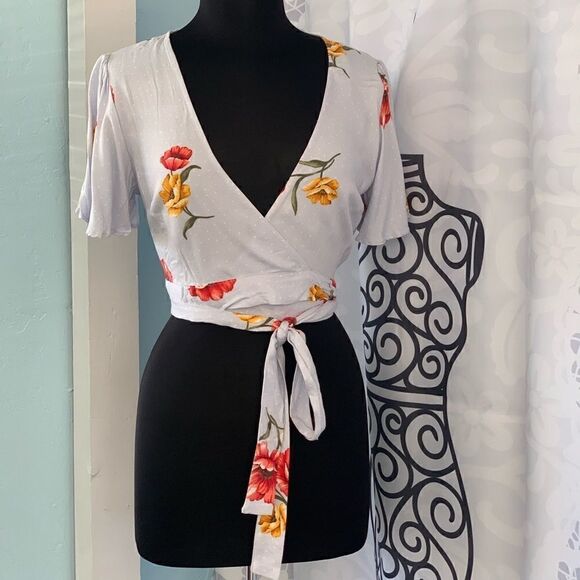 Forever21  Floral Print Wrap Crop Top Size Large - Picture 1 of 3